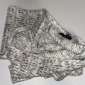 La Hearts Marled Gray Scarf